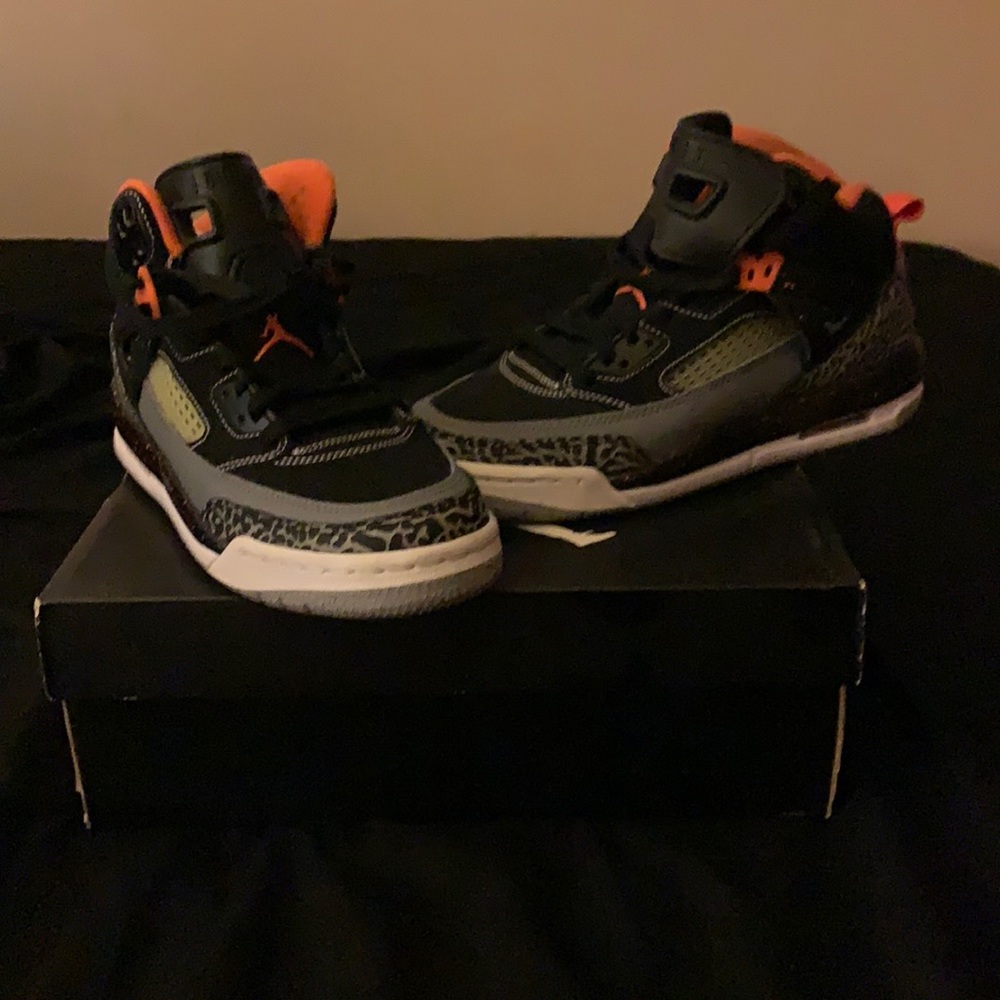 Gently used Jordan spizike BG size 6Y